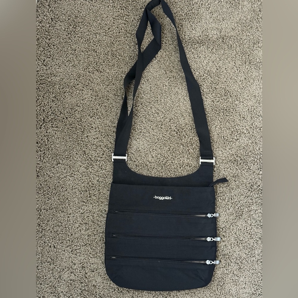 Baggallini Big Zipper Travel Crossbody Bag Black